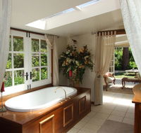 Shakespeare's Wilderness Chalet - Foster Accommodation