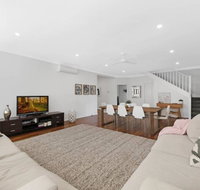 Shelly Beach Family Hideaway - Pool Beach Golf - Foster Accommodation