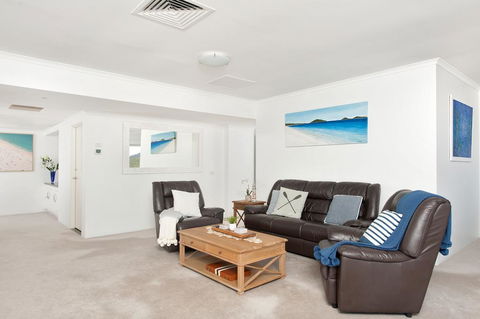 Shoal Bay Penthouse With Views And Resort Facilities - Foster Accommodation 1