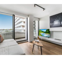 Shop Til You Drop At Sleek Unit In Hip Area - Foster Accommodation