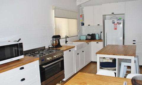 SHORE BEATS WORK - INVERLOCH - Foster Accommodation 1