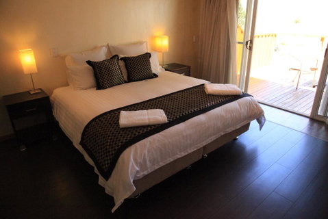 Siesta Villa - Foster Accommodation 1