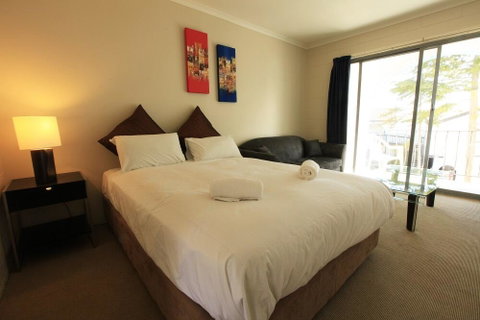 Siesta Villa - Foster Accommodation 2