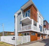 Silica Sands Beach House - Foster Accommodation