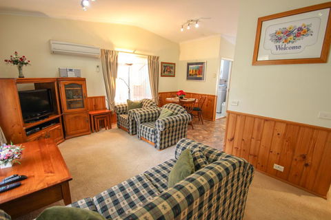 Silver Birches Holiday Unit 5 - Foster Accommodation 3