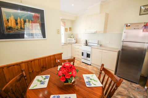 Silver Birches Holiday Unit 5 - Foster Accommodation 0