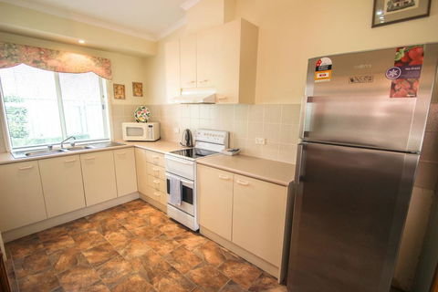 Silver Birches Holiday Unit 5 - Foster Accommodation 1