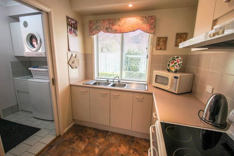 Silver Birches Holiday Unit 5 - Foster Accommodation 2