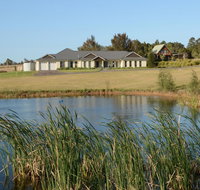 Silver Springs Estate 4br house  6br house with Wifi Pool. Fireplace Views Olives and Space - Foster Accommodation