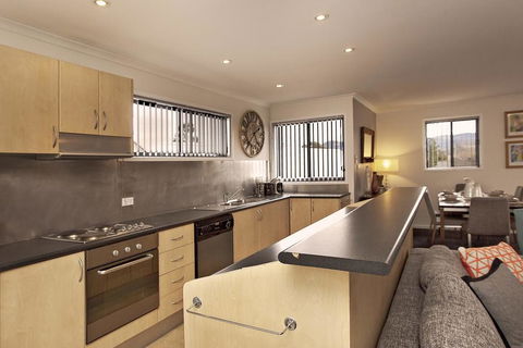 Silvertrees 4 - McLure Circuit, Jindabyne - Foster Accommodation 2