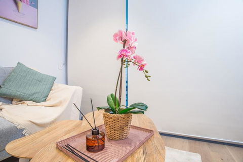 Simple & Cozy APT @Haymarket CBD (balcony Views) - Foster Accommodation 2