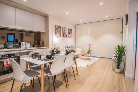 Simple & Cozy APT @Haymarket CBD (balcony Views) - Foster Accommodation 0