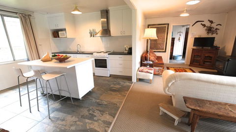 Sisters Beach House - Foster Accommodation 2