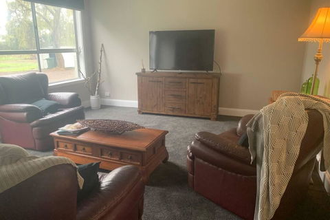 Skibo Cottage - Foster Accommodation 3