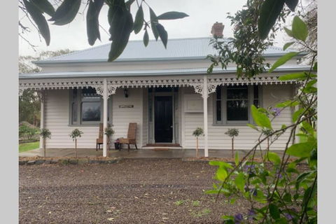 Skibo Cottage - Foster Accommodation 0