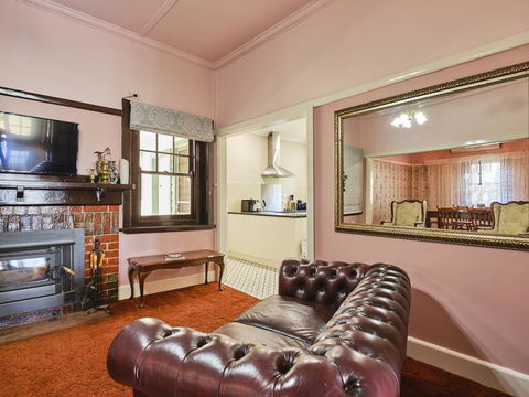 Skymirror Cottage - Foster Accommodation 2