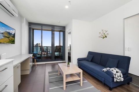 Sleek City Haven With Pool And Gym Access - Foster Accommodation 1