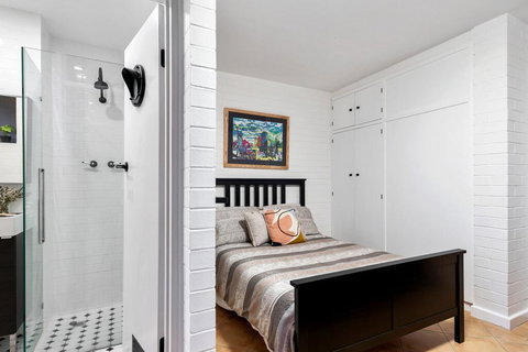 Soho Chic Apartment - Foster Accommodation 2