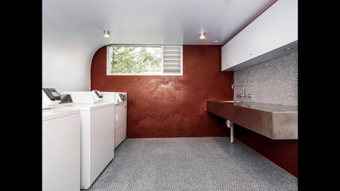 Soho Chic Apartment - Foster Accommodation 1