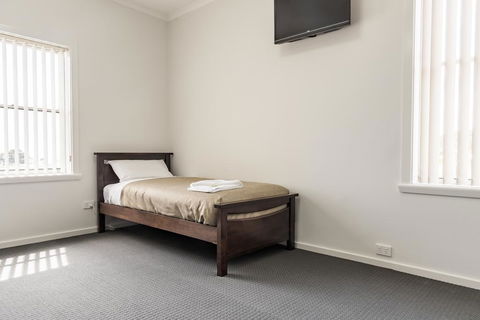 Somerset Hotel - Foster Accommodation 3