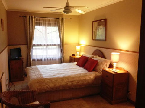 Southern Vales Bed & Breakfast - Foster Accommodation 0