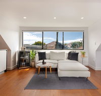 Spacious 2 Bed House 2 AC and Free Street Parking - Foster Accommodation