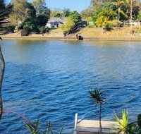 Spacious 2 Bedroom Beach Side Apartment - Close to shopping Centre with Coles Health Food Shop Sushi Pizza Cafes Hairdresse - Foster Accommodation