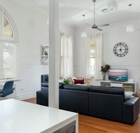 Spacious 2-bed 2-bath Home with Parking and Balcony - Foster Accommodation