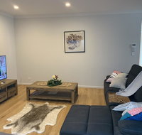 Spacious Rooms Home-Stay with Free Wifi - Foster Accommodation