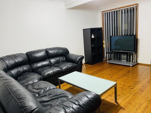 Spacious Townhouse In Wollongong - Foster Accommodation 1