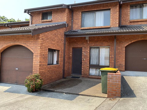 Spacious Townhouse In Wollongong - Foster Accommodation 3