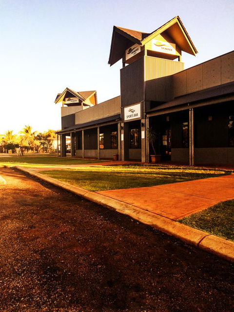 Spinifex Hotel - Foster Accommodation 3