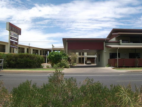Spinifex Motel And Serviced Apartments - Foster Accommodation 2