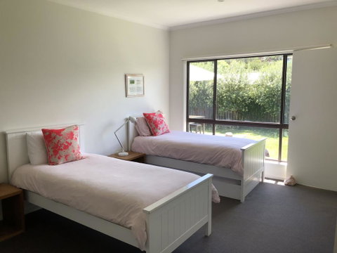 Spray Point Beach House: Entertaining Deck - Foster Accommodation 0