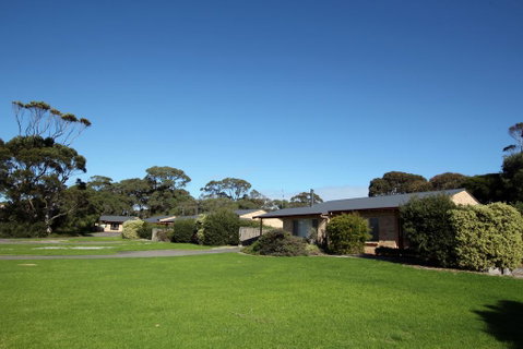 Spring Bay Villas - Foster Accommodation 0
