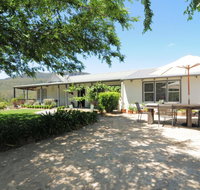 Spring Grove Dairy - Picturesque views - Foster Accommodation