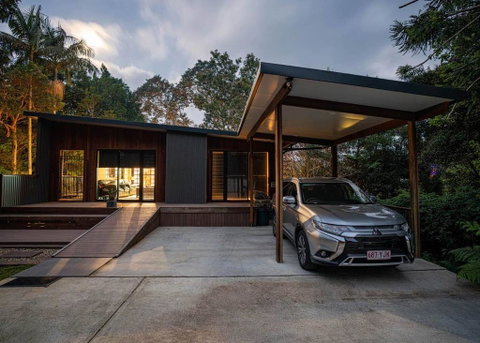 Springbrook25 Upper Apartment - Foster Accommodation 1