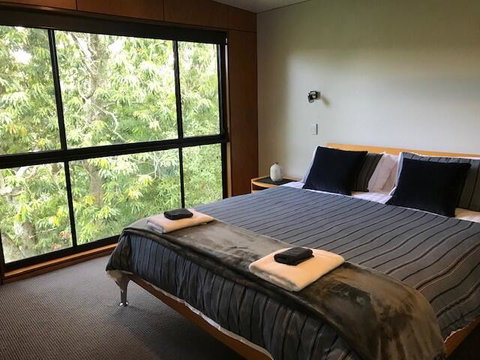 Springbrook25 Whole House - Foster Accommodation 3