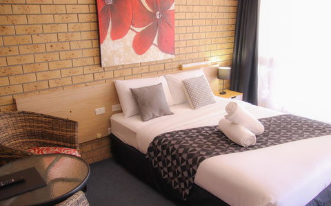 Squatters Homestead Motel - Foster Accommodation 1