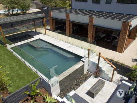 St Tropez - Foster Accommodation 0