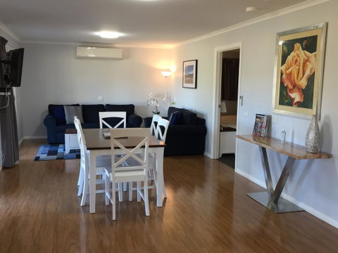 Starline Alpacas Farmstay Resort - Foster Accommodation 0