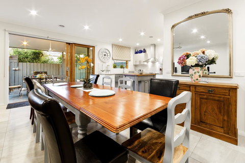 StayCentral - Rosanna Luxurious Mansion - Foster Accommodation 2