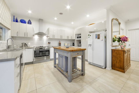 StayCentral - Rosanna Luxurious Mansion - Foster Accommodation 1