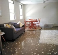 Stranded Nowhere to Stay Sanitised Apartment Sleeps 4 Netflix Wifi Pool - Foster Accommodation