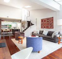 Striking open plan home in quiet inner-city area - Foster Accommodation