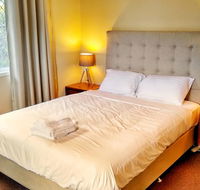Stroll to the City Center in Minutes - Foster Accommodation