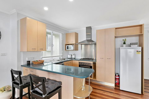 Stunning Family Escape On The Point With Bay Views - Foster Accommodation 1