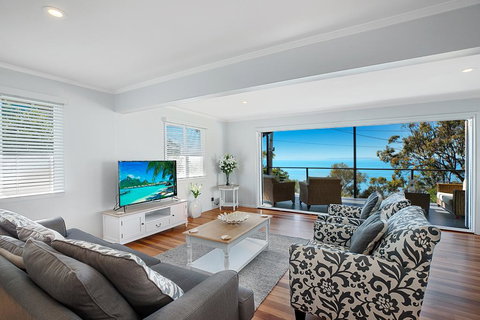 Stunning Family Escape On The Point With Bay Views - Foster Accommodation 0
