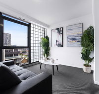 Stylish and Spacious Apt with Double living room - Foster Accommodation