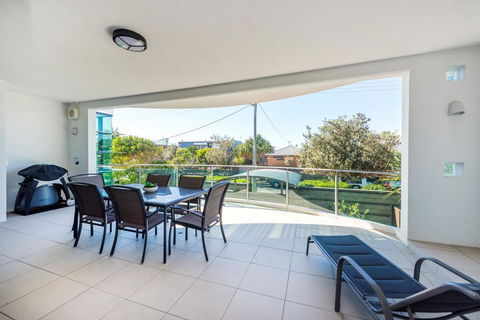 Stylish Beach Side Apartment - Unit 5 - 33 Lorikeet Drive - Foster Accommodation 1